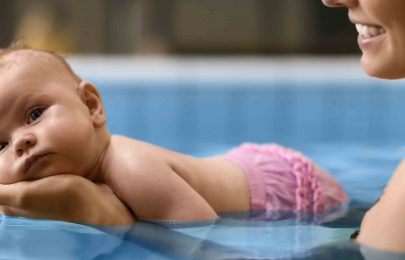 5 benefícios da natação para bebés