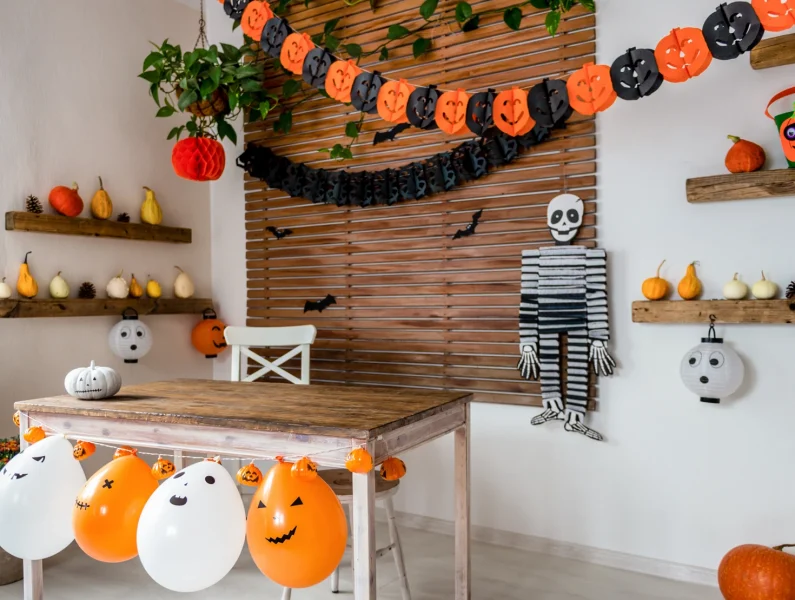 sala de estar decorada para o halloween