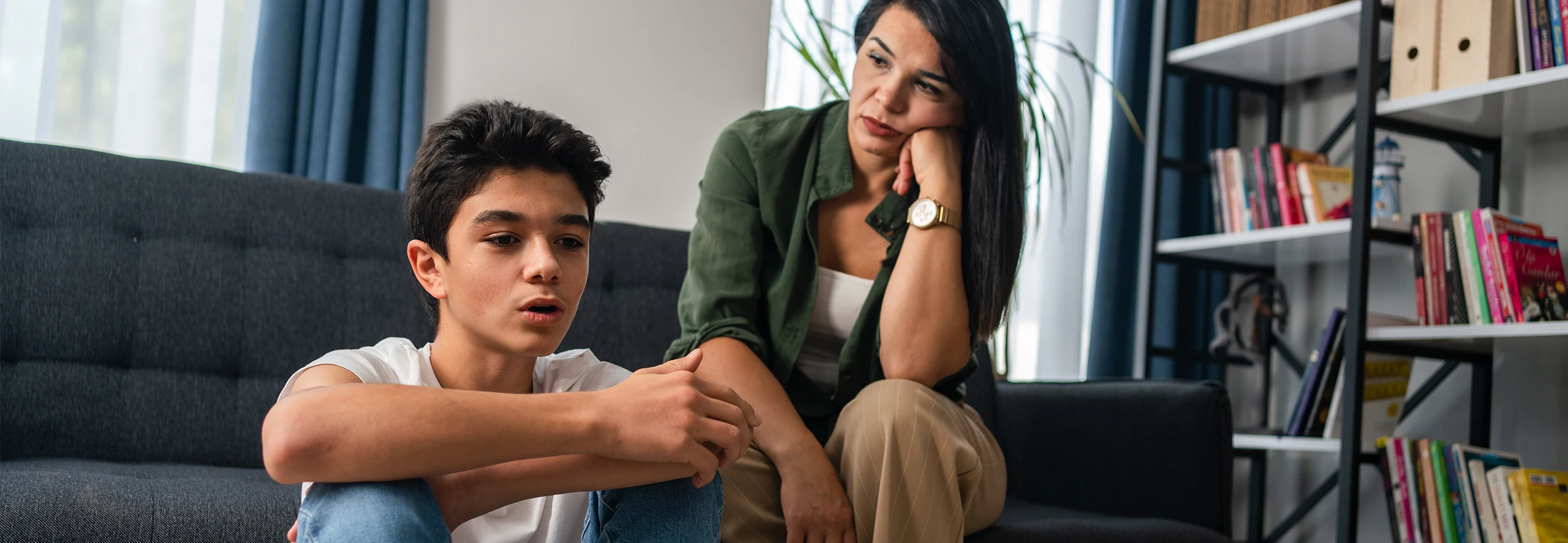 mãe preocupada com filho